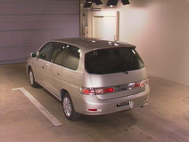 2002 Toyota Gaia Pictures