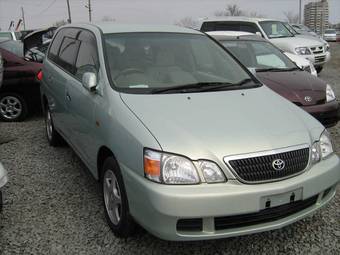 2003 Toyota Gaia Images