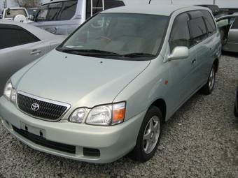 2003 Toyota Gaia Pics