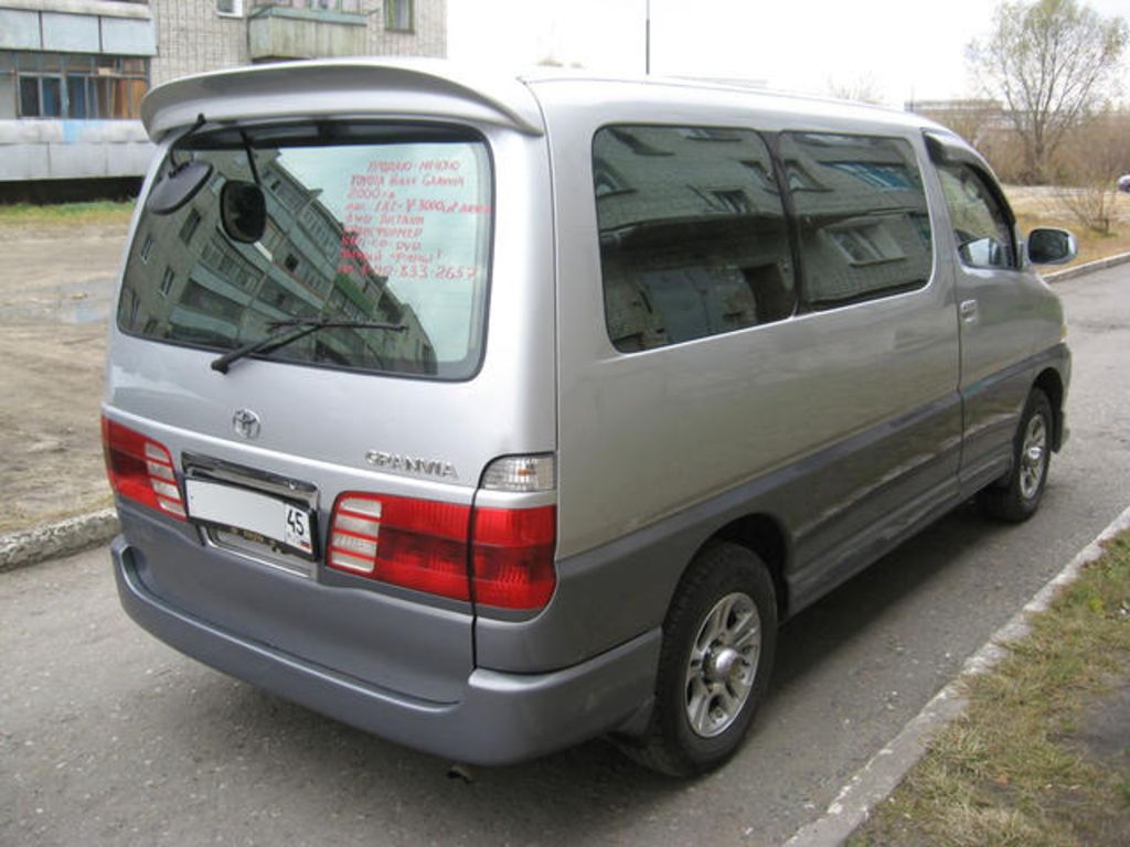 2000 Toyota Granvia