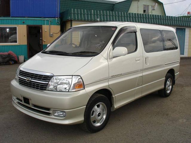 2001 Toyota Granvia