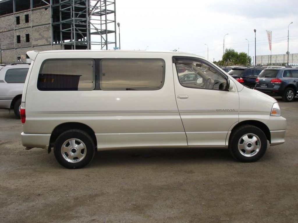 2001 Toyota Granvia