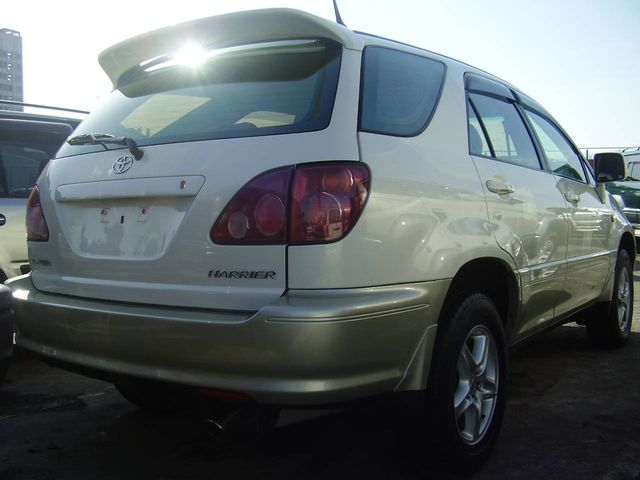 2000 Toyota Harrier