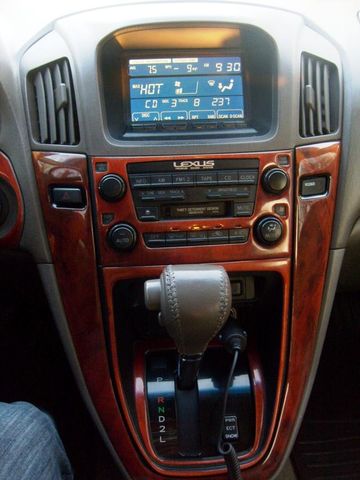 2000 Toyota Harrier
