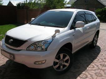 2004 Toyota Harrier Images