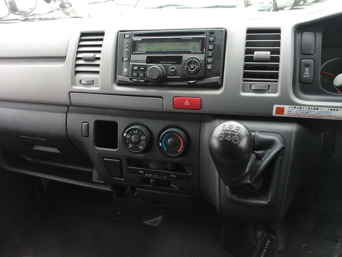 Photo #7 - Enlarge photo 1200x900 2010 Toyota Hiace Images