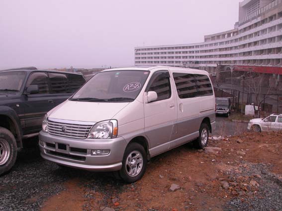 11 Toyota Hiace Regius Pic