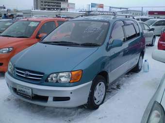 2000 Toyota Ipsum