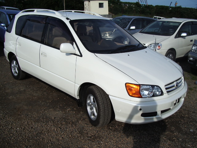 2000 Toyota Ipsum Photos