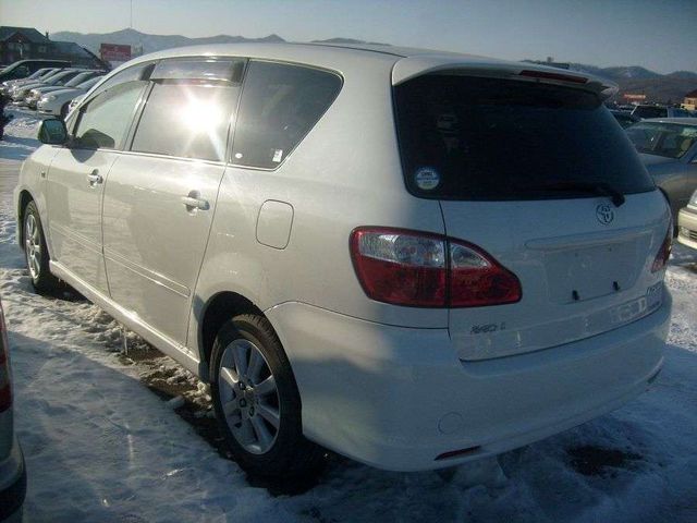 2004 Toyota Ipsum