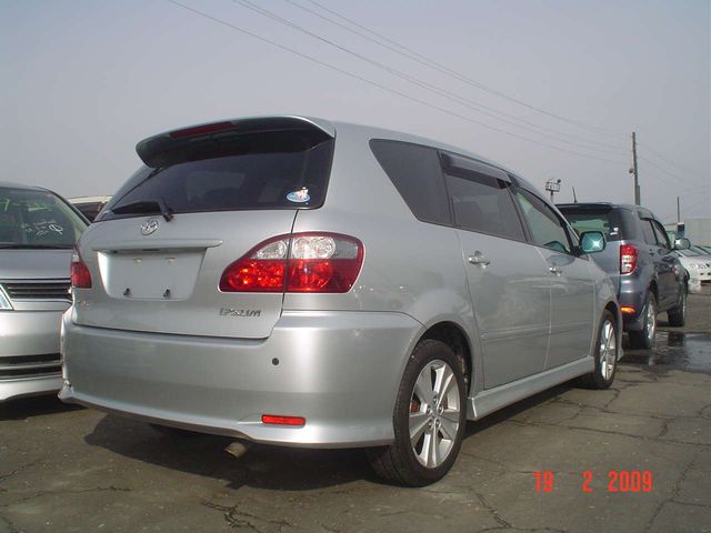 2004 Toyota Ipsum