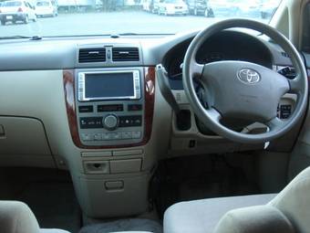 2004 Toyota Ipsum Photos