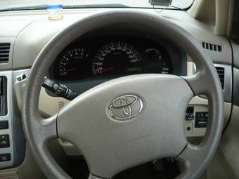 2004 Toyota Ipsum Pics