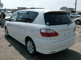 2004 Toyota Ipsum Photos