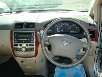 2004 Toyota Ipsum Images
