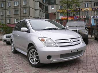 2002 Toyota ist Pictures