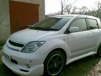 2002 Toyota ist Pictures