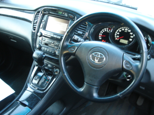 2002 Toyota Kluger V Pictures