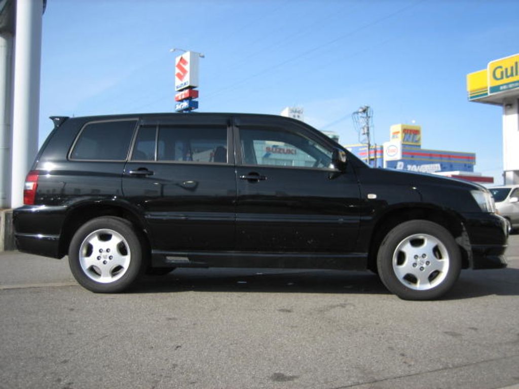 2004 Toyota Kluger V