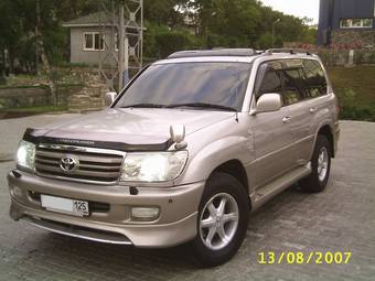 2002 Toyota Land Cruiser Photos