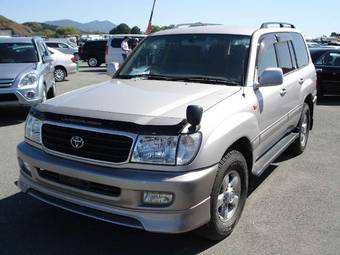 2002 Toyota Land Cruiser Pictures