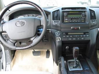 2009 Toyota Land Cruiser Pics