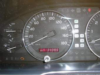 2004 Toyota Land Cruiser Cygnus Photos
