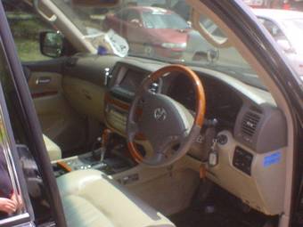 2004 Toyota Land Cruiser Cygnus Images