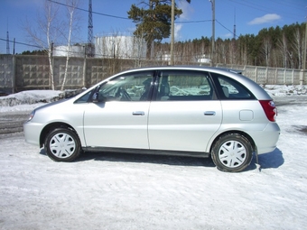 2000 Toyota Nadia