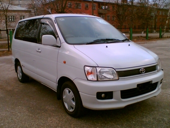 Toyota on Version Named Toyota Voxy Used Toyota Noah 1998 Toyota Noah Photos