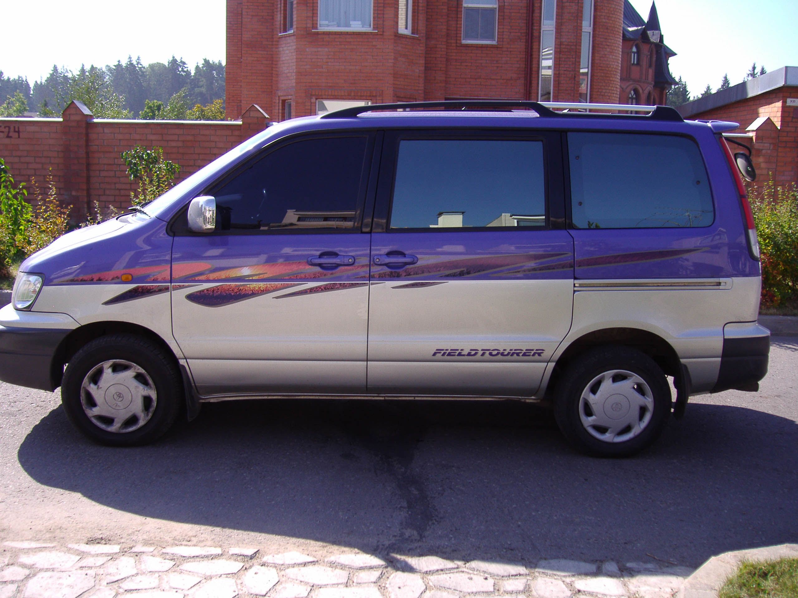 2000 Toyota Noah