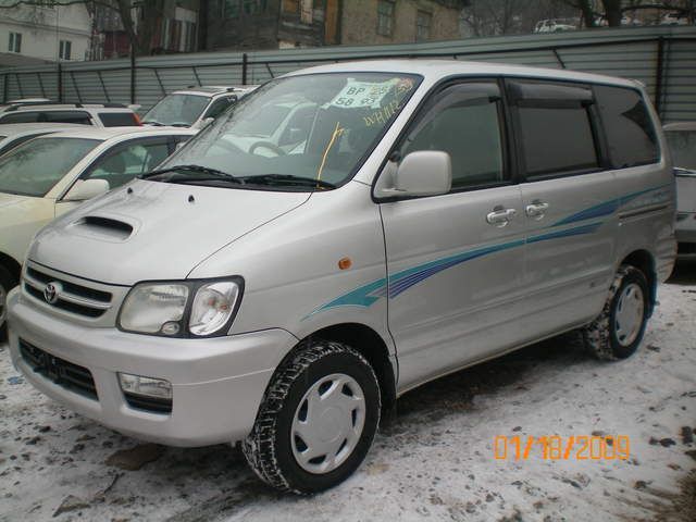 2000 Toyota Noah