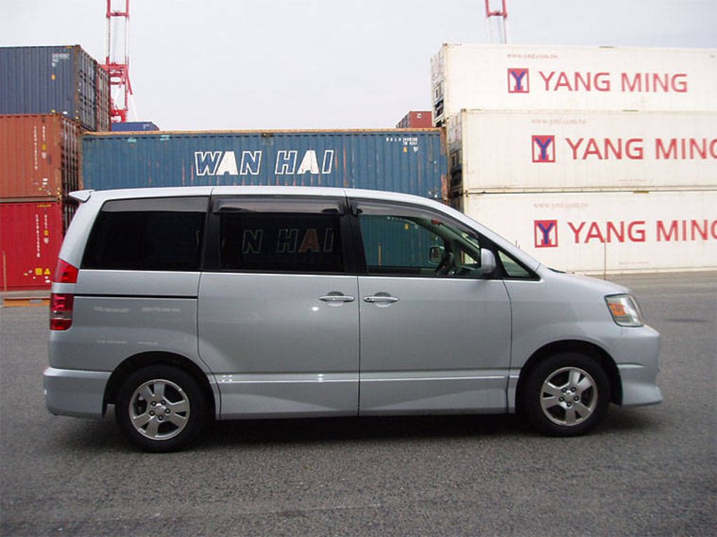 2002 Toyota Noah