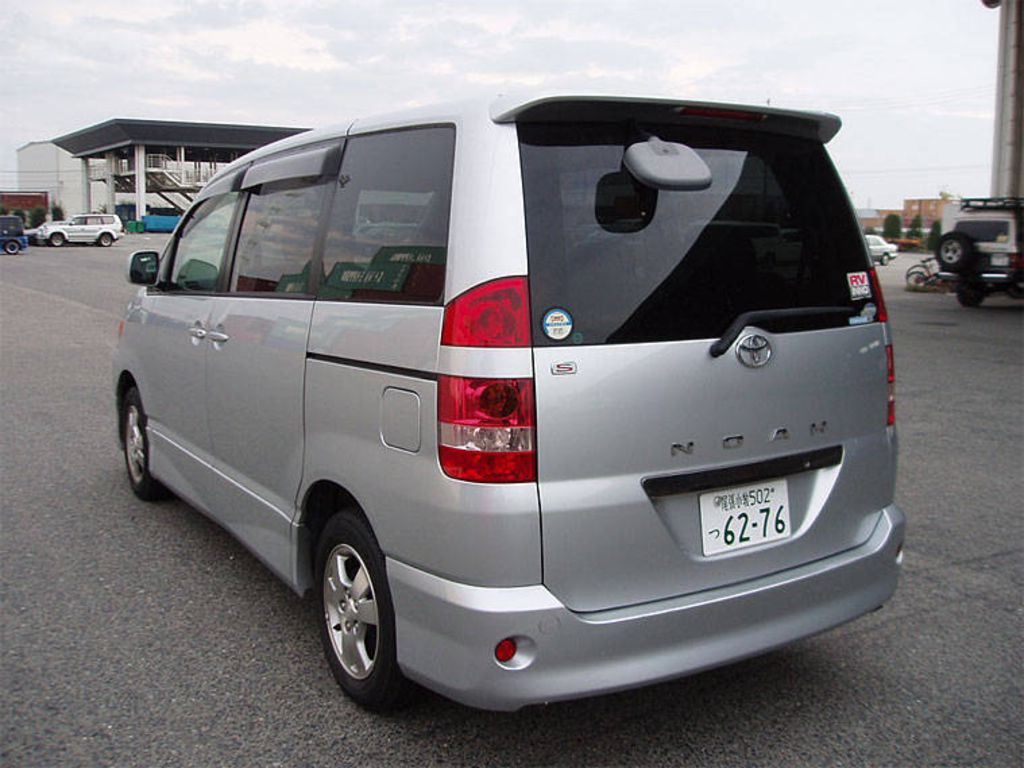 2002 Toyota Noah