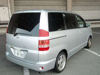 2002 Toyota Noah Images