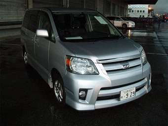 2003 Toyota Noah