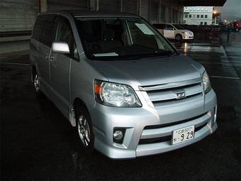 2003 Toyota Noah Images