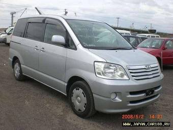 2003 Toyota Noah Pictures