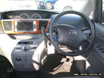 2005 Toyota Noah Pics