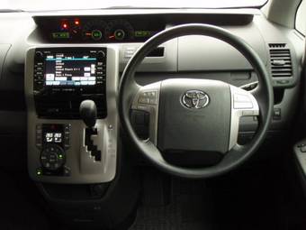 2007 Toyota Noah Images