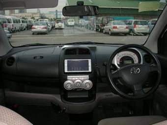 2005 Toyota Passo Pictures