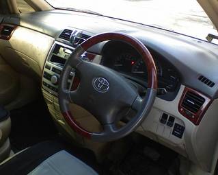 2002 Toyota Picnic Photos