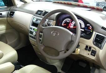 2005 Toyota Picnic Pics