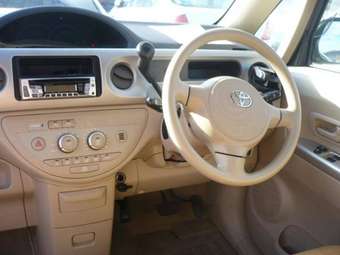 2005 Toyota Porte Images