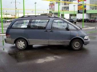 1990 Toyota Previa Pictures