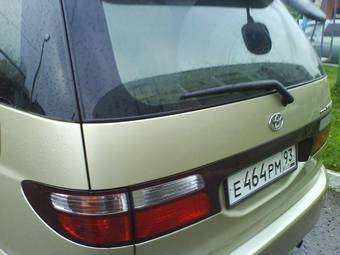 2002 Toyota Previa Photos