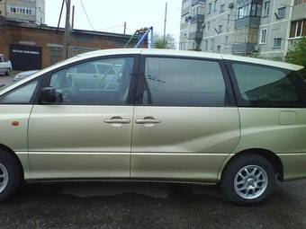 2002 Toyota Previa Pictures