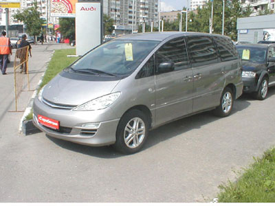 2004 Toyota Previa Photos