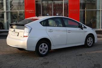 2010 Toyota Prius Pics