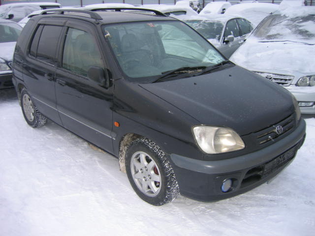 1997 Toyota Raum Pictures